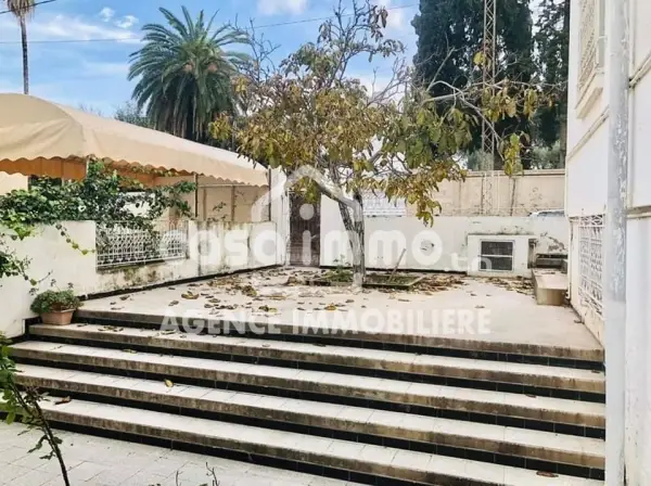 Bonne opportunité de vente Villa spacieuse a Rades ville