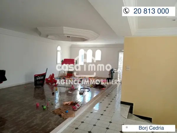 Vente coquette villa S+6 avec studio et garage pour 3 voitures