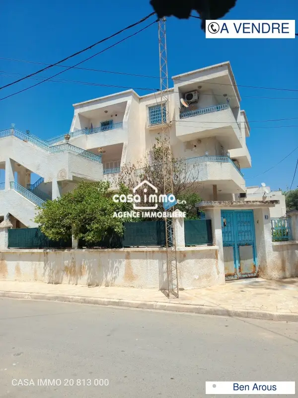 A VENDRE VILLA DE COIN A BEN AROUS DE 3 NIVEAUX ET JARDINS ET GARAGE
