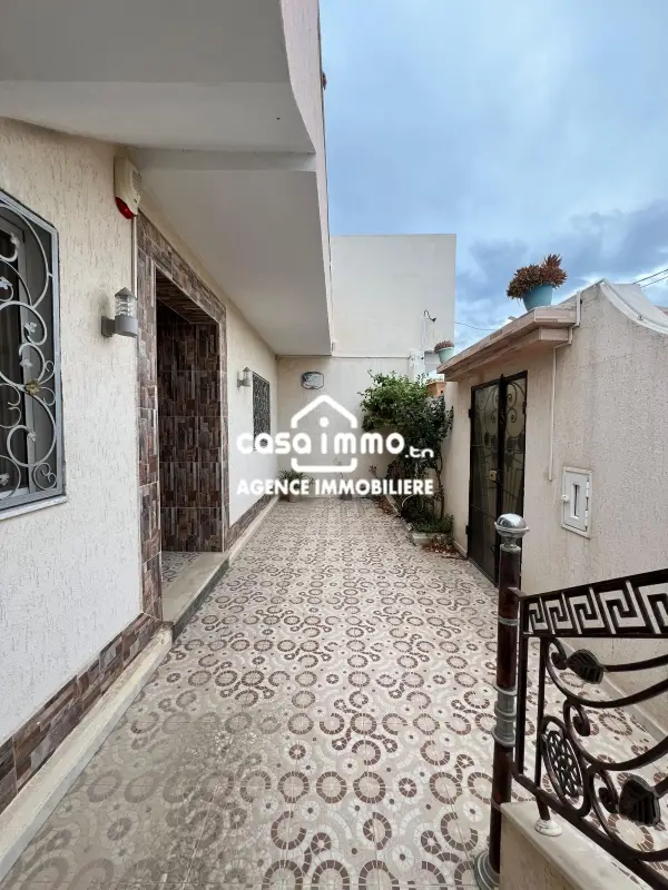 A VENDRE COQUETTE VILLA S+4 A MEDINA JADIDA